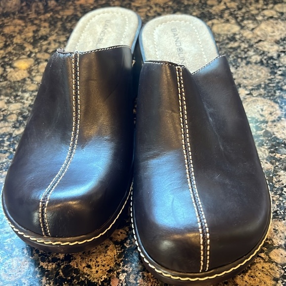 Bandolino ladies Brown, leather clogs and NWOT super cute perfect condition 10 - Picture 15 of 16